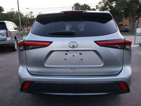 Used 2020 Toyota Highlander Limited FWD image 5