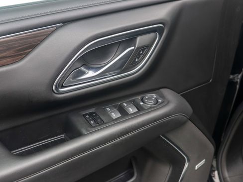 Used 2021 Chevrolet Suburban LT image 23