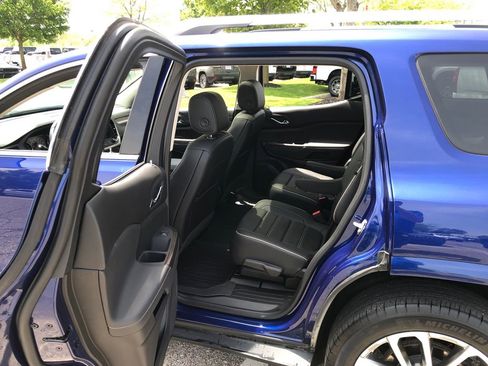 Used 2023 GMC Acadia Denali w/ Denali Ultimate Package AWD/4WD image 26