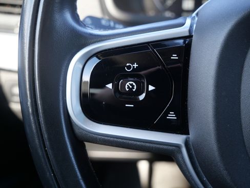 Used 2018 Volvo XC90 T5 Momentum w/ Convenience Package image 27
