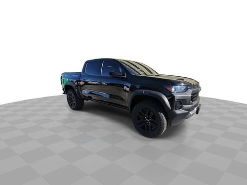 Used 2023 Chevrolet Colorado Trail Boss image 2