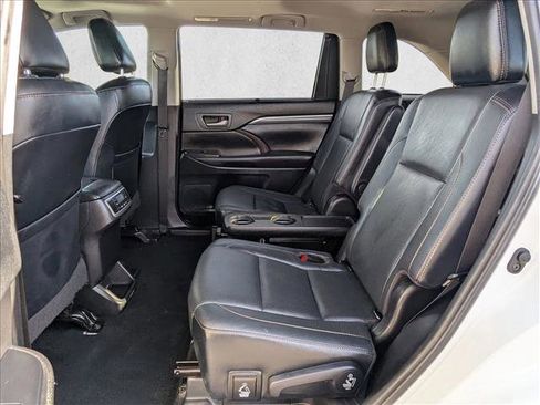 Used 2019 Toyota Highlander Limited image 16
