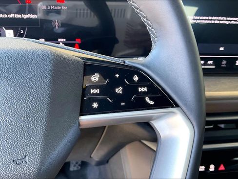 Used 2025 Audi Q5 Premium w/ Convenience Package image 23