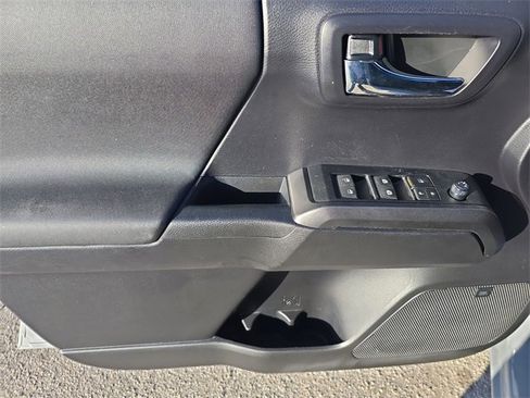 Used 2020 Toyota Tacoma TRD Off-Road image 15