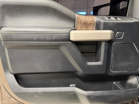 Used 2017 Ford F250 Lariat w/ Lariat Value Package image 12