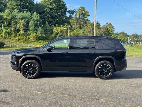 New 2027 Chevrolet Traverse Z71 w/ Enhanced Driving Package AWD/4WD image 4