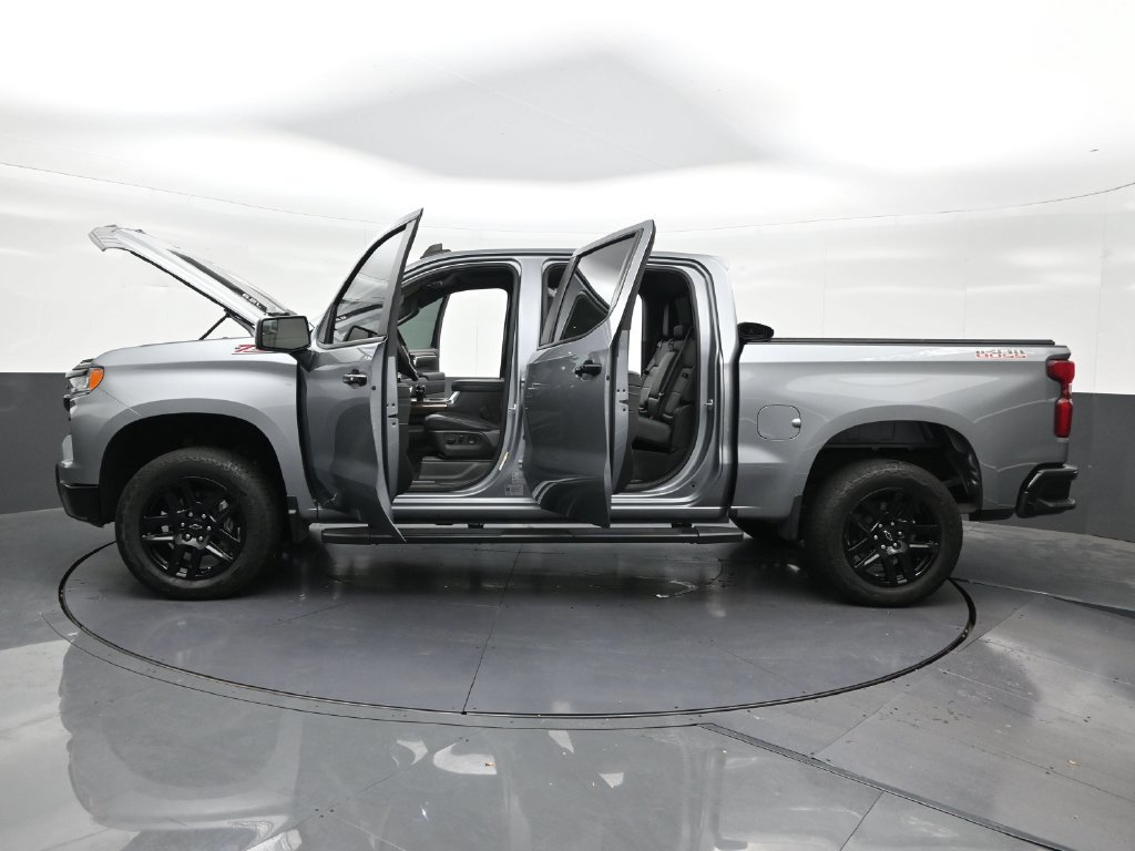 Used 2025 Chevrolet Silverado 1500 LT Trail Boss w/ Convenience Package II AWD/4WD image 35