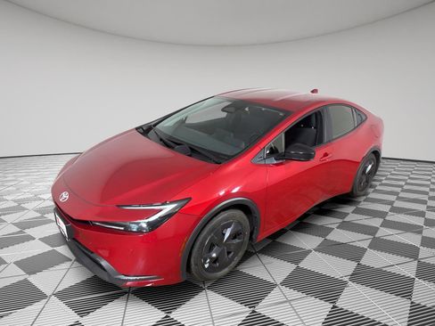 Used 2023 Toyota Prius LE image 10