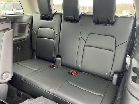 New 2026 Nissan Pathfinder Platinum FWD image 16