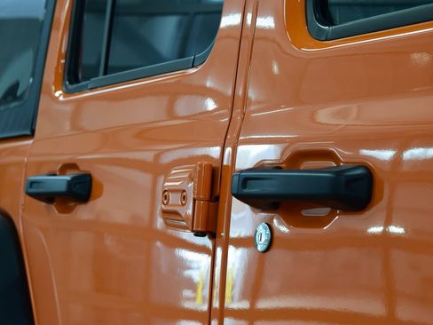 Used 2025 Jeep Wrangler Sport image 17