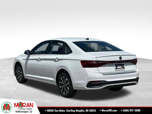 Used 2026 Volkswagen Jetta SE FWD image 3