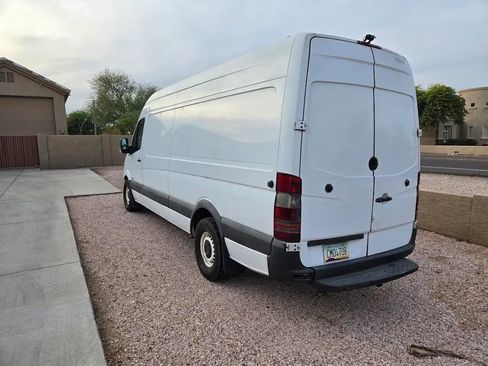 Used 2007 Freightliner Sprinter 2500 image 2