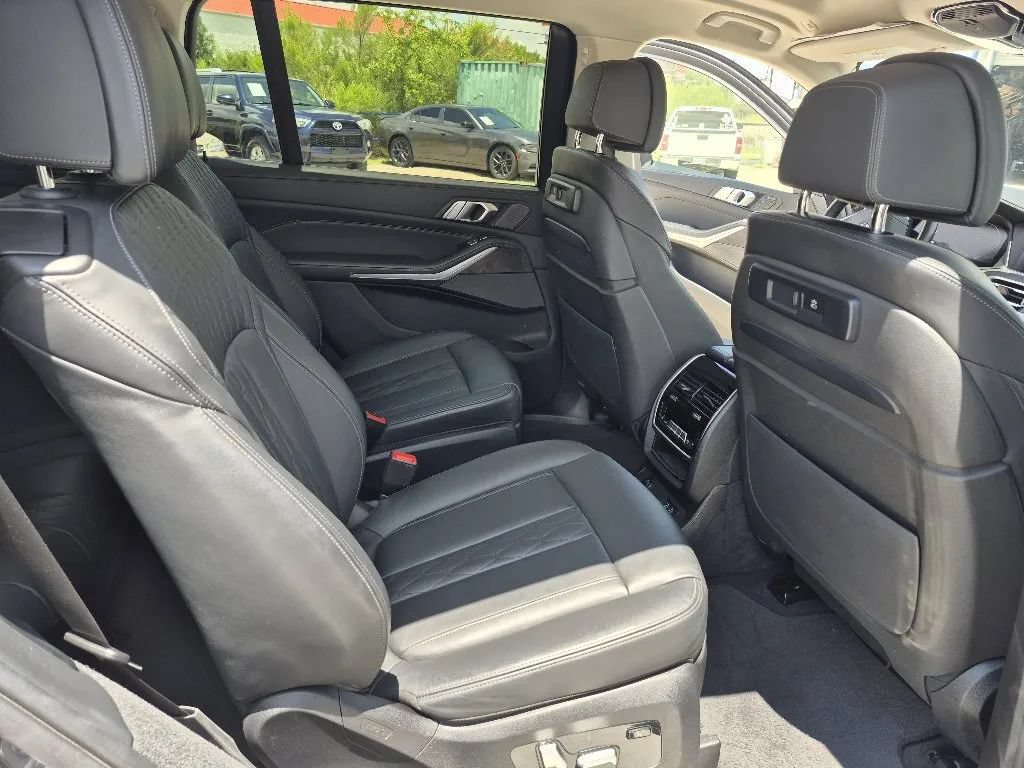 Used 2021 BMW X7 xDrive40i w/ Executive Package AWD/4WD image 21