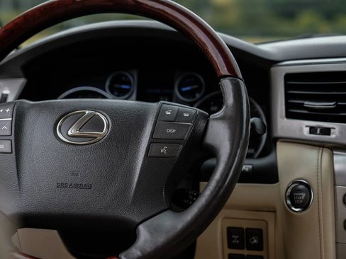 Used 2013 Lexus LX 570 4WD w/ Luxury Pkg image 22