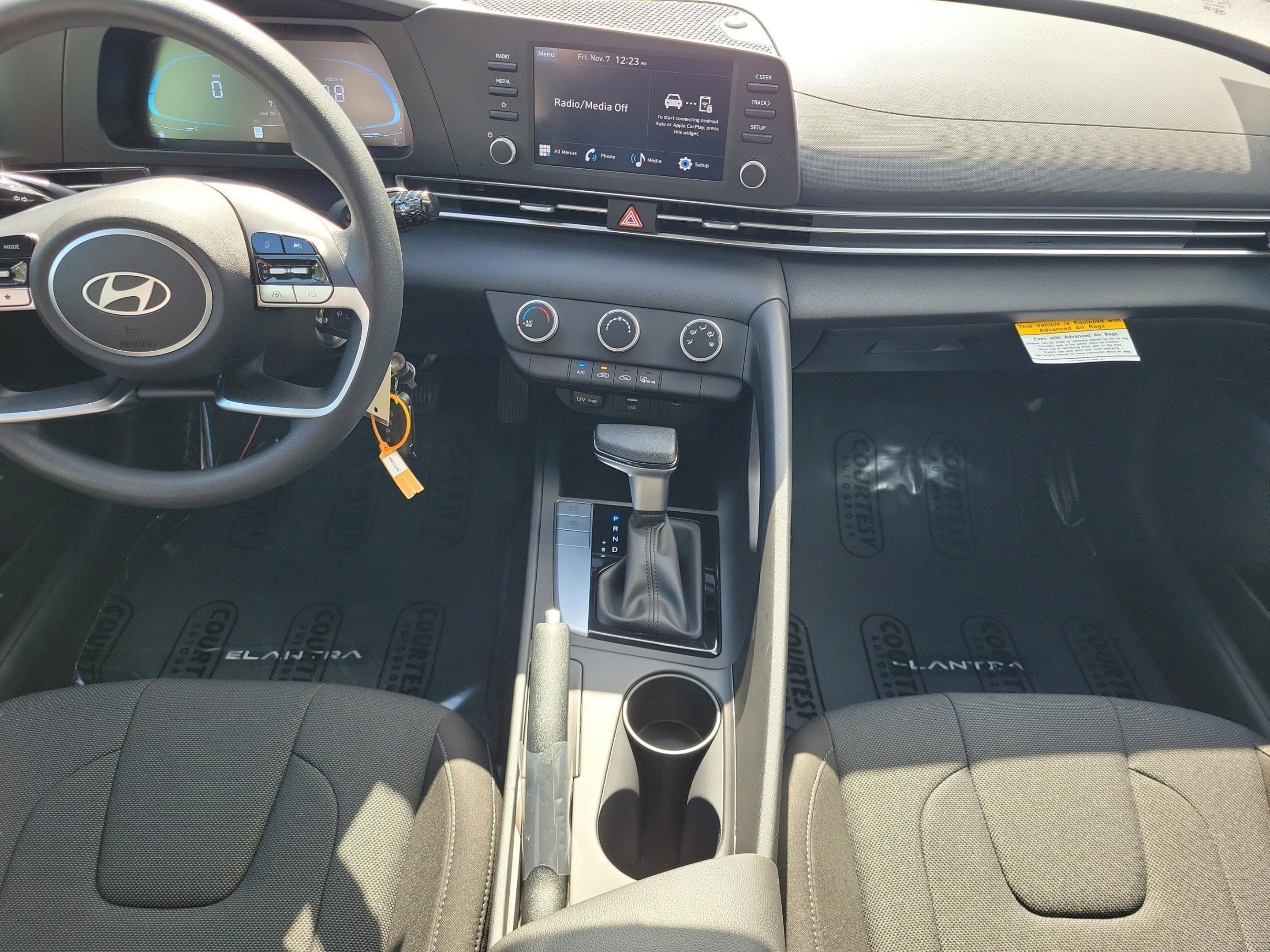 Certified 2026 Hyundai Elantra SE FWD image 22
