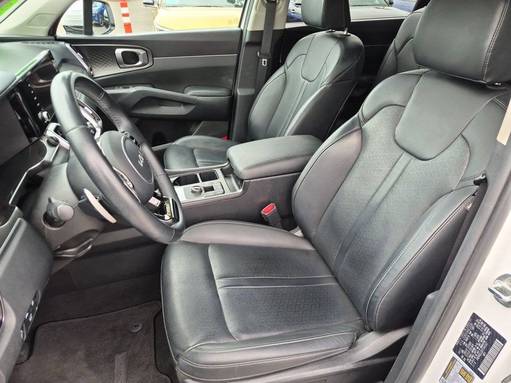 Certified 2023 Kia Sorento EX w/ Panoramic Sunroof Package AWD/4WD image 20
