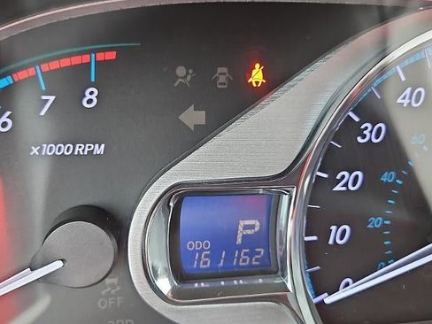 Used 2012 Toyota Sienna XLE image 30