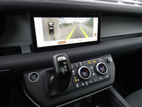 Used 2020 Land Rover Defender 110 First Edition image 4