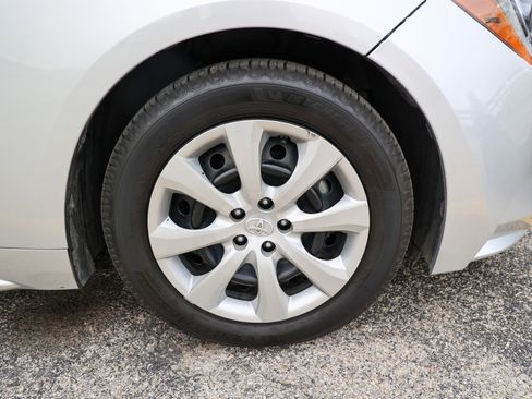 Used 2021 Toyota Corolla LE FWD image 12