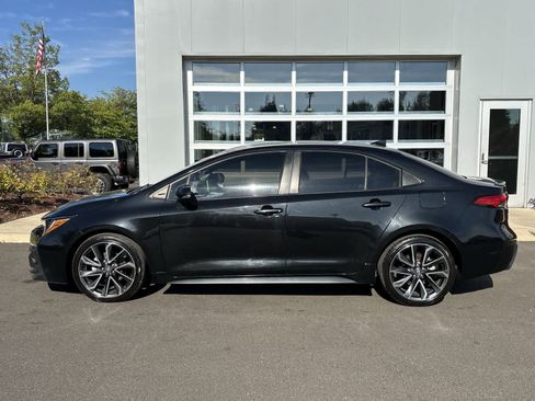 Used 2020 Toyota Corolla XSE FWD image 2