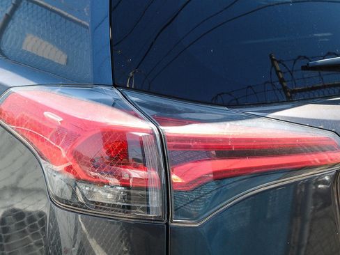 Certified 2016 Toyota RAV4 LE FWD image 9