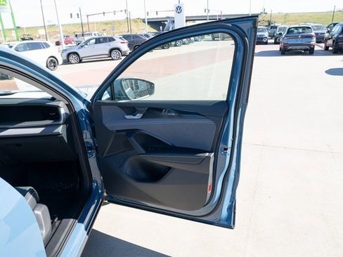 New 2026 Volkswagen Tiguan SE image 14
