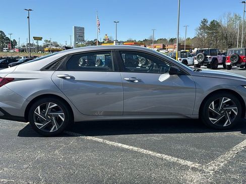 Used 2025 Hyundai Elantra Sport image 8