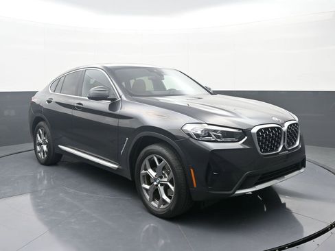 Used 2024 BMW X4 xDrive30i image 3