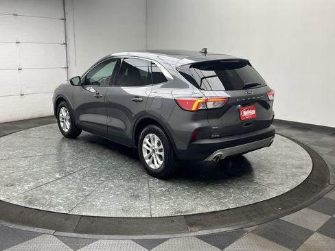 Used 2021 Ford Escape SE image 2