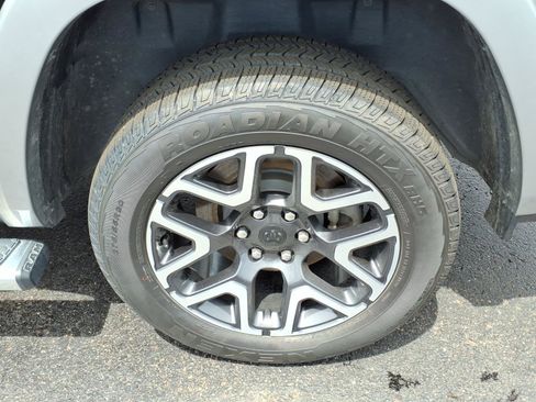 Used 2022 RAM 1500 Laramie AWD/4WD image 21