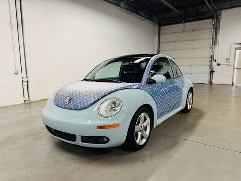 Used 2010 Volkswagen Beetle Final Edition image 2