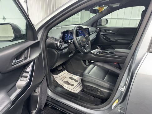 Used 2025 Chevrolet Equinox LT w/ Convenience Package II FWD image 17
