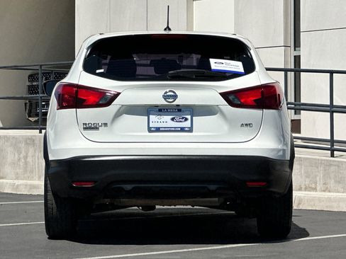 Used 2019 Nissan Rogue Sport S image 4