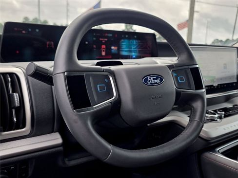 Used 2025 Ford Expedition Max Active AWD/4WD image 10