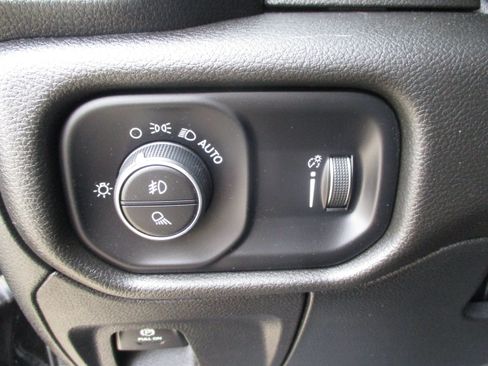 Used 2022 RAM 1500 Big Horn AWD/4WD image 29