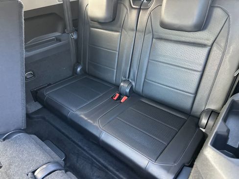 Used 2020 Volkswagen Tiguan SE w/ Panoramic Sunroof Package image 15