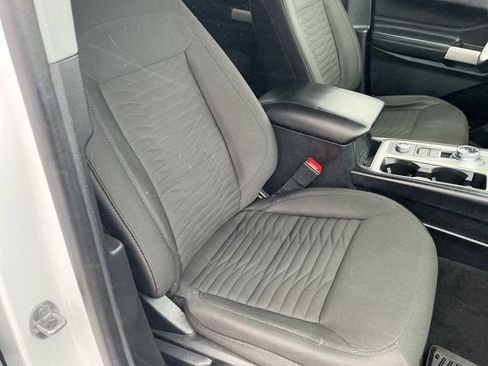 Used 2021 Ford Explorer XLT image 35