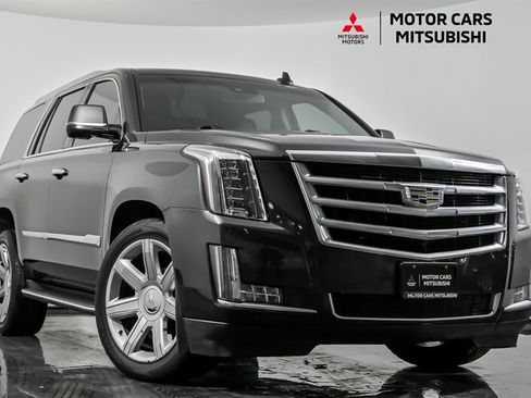 Used 2016 Cadillac Escalade Luxury image 1
