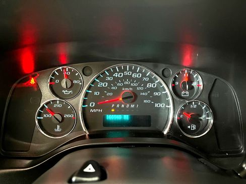 Used 2019 Chevrolet Express 2500 w/ Driver Convenience Package RWD image 10