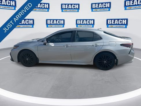 Used 2024 Toyota Camry SE image 5
