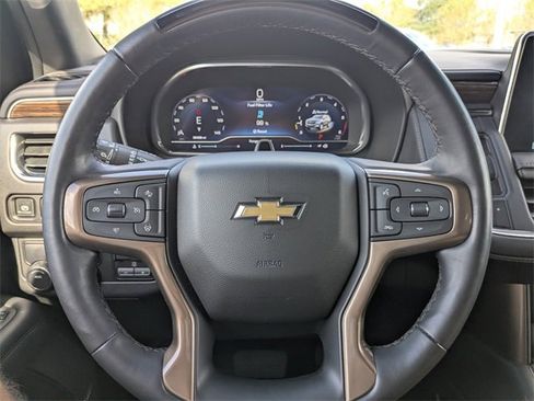 Used 2023 Chevrolet Suburban High Country w/ Advanced Technology Package image 32