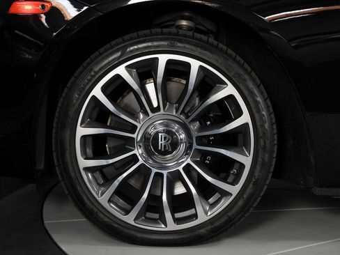 Used 2019 Rolls-Royce Dawn RWD image 17