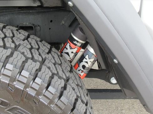 Certified 2024 Jeep Gladiator Mojave w/ Technology Group image 10