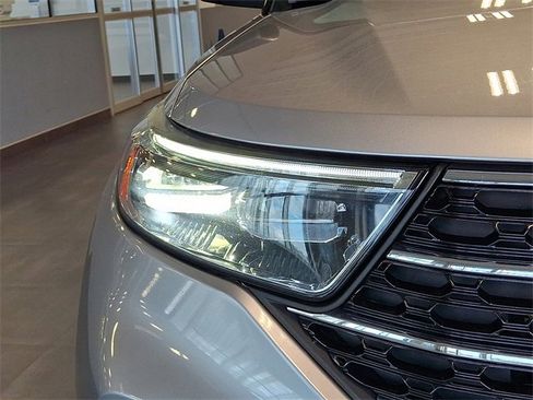 Used 2020 Ford Explorer XLT w/ Equipment Group 202A image 8