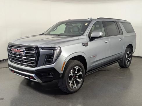 Used 2025 GMC Yukon XL AT4 w/ AT4 Premium Package image 4