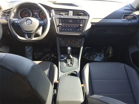 Certified 2020 Volkswagen Tiguan SE image 12