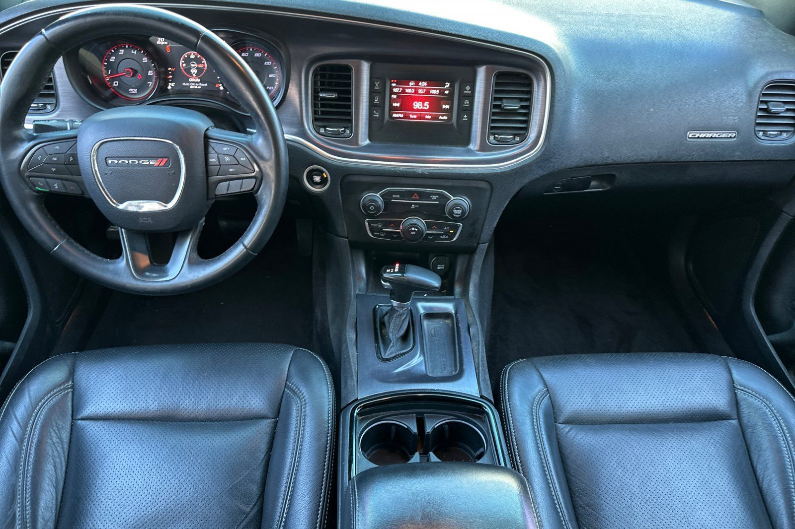 Used 2017 Dodge Charger SE w/ Blacktop Package RWD image 15