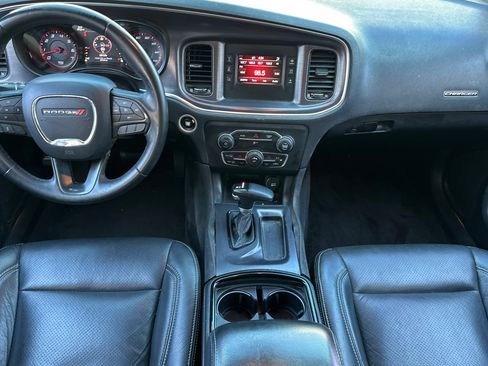 Used 2017 Dodge Charger SE w/ Blacktop Package RWD image 15