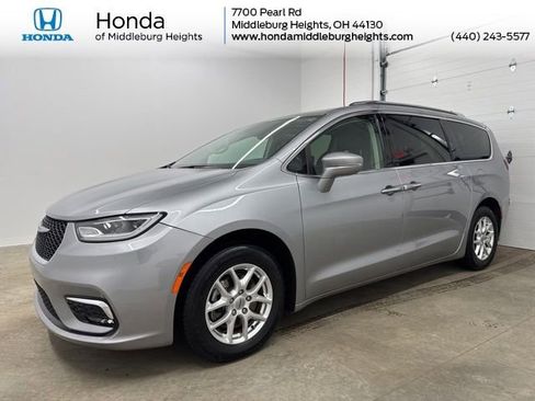 Used 2021 Chrysler Pacifica Touring-L w/ Uconnect Theater Family Group image 1