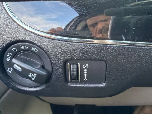 Used 2019 Dodge Grand Caravan SXT FWD image 19